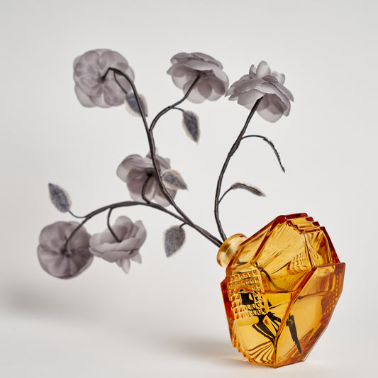 Eternal, 3/4 dos, back view.