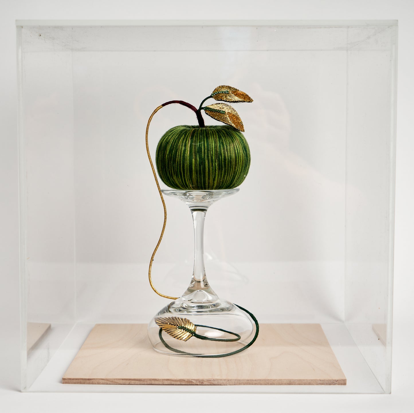 En boîte, in display casing, option 2.